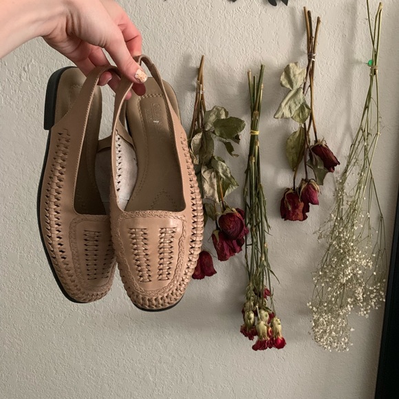 American Vintage Shoes - sold VINTAGE / huarache sandals